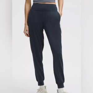 Navy blue Women’s Lululemon joggers w/pockets